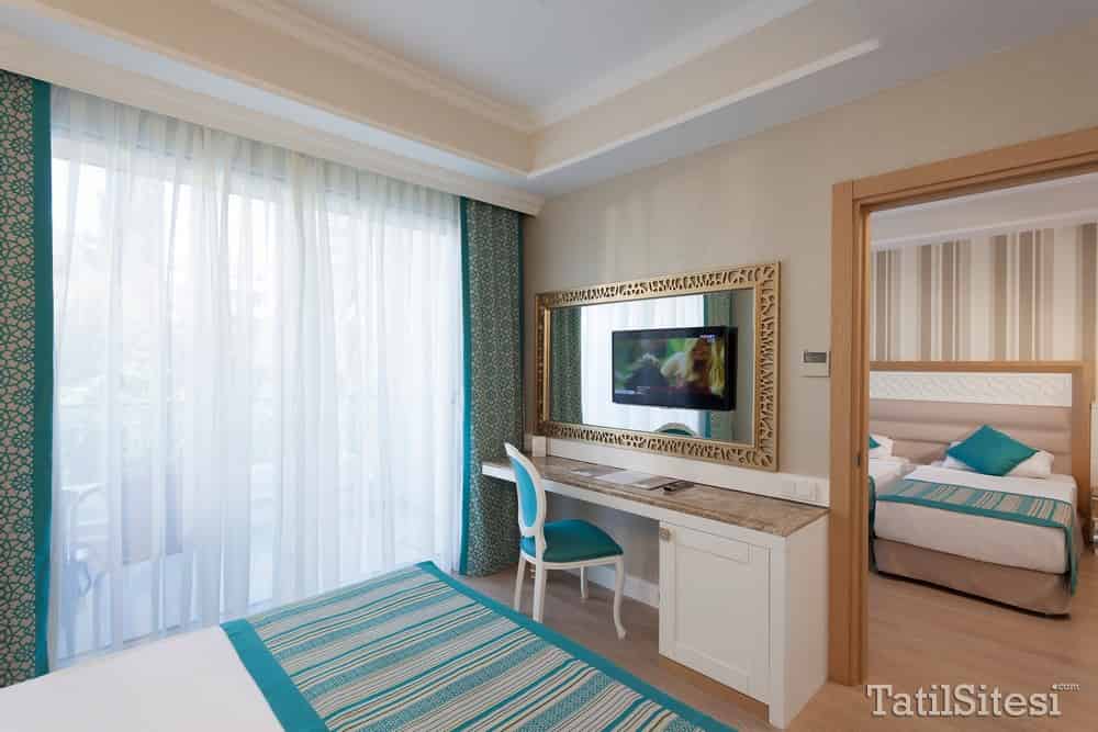 Karmir Hotel Resort & Spa